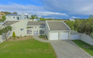 3 Bedroom House in Sonstraal Heights