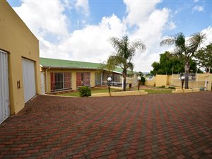3 Bed House in Dan Pienaarville