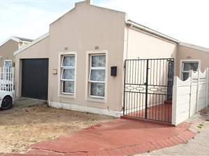 3 Bed House in Strandfontein