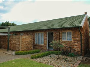 2 Bed Townhouse in Rooihuiskraal North
