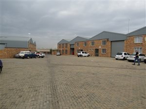 280 m² Commercial space in Dunswart