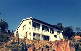 7 Bedroom House in Umhlatuzana