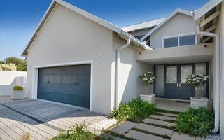 4 Bedroom House in Waterfall Country Village