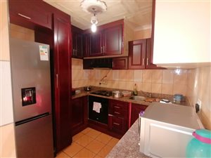 3 Bed Flat in Montclair