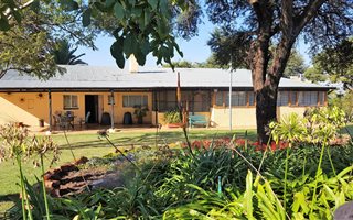 1.6 ha Farm in Golf View AH