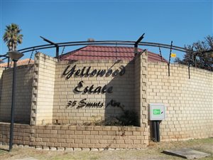 921 m² Land available in Libradene