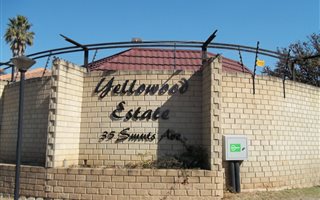 921 m² Land available in Libradene