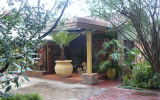 5 Bedroom House in Rowhill