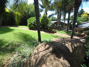 6 Bed House in Hutten Heights