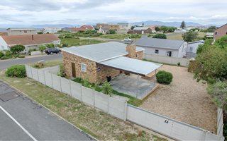 2 Bedroom House in Perlemoenbaai