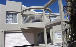 5 Bedroom House in Van Riebeeck Park