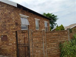2 Bedroom Simplex in Strubens Valley