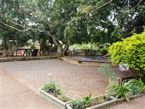 500 m² Commercial space in Hayfields