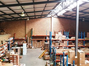 1100 m² Industrial space in Laser Park