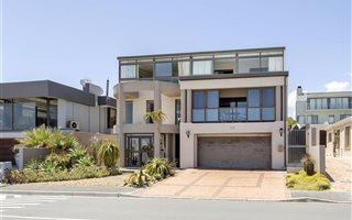 4 Bedroom House in Melkbosstrand