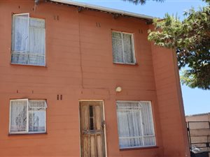 2 Bed House in Elsies River