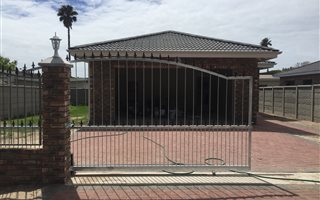 3 Bedroom House in Charlo