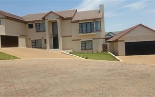6 Bedroom House in Rietvlei Ridge Country Estate