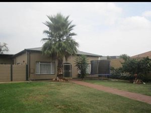 3 Bed House in Randfontein Central