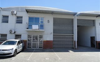 290 m² Commercial space in Elsies River