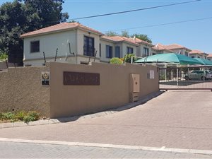3 Bed Townhouse in Whitney Gardens