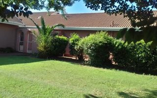 3 Bedroom House in Vanderbijlpark CE5