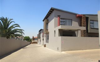 4 Bedroom Townhouse in Glen Marais