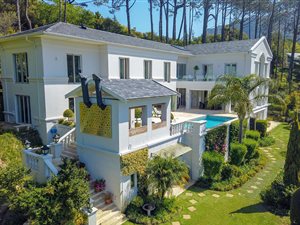 6 Bed House in Bishopscourt
