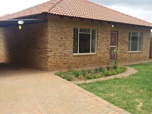 2 Bedroom Townhouse in Meiringspark