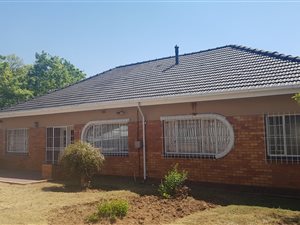 4 Bed House in Cinderella