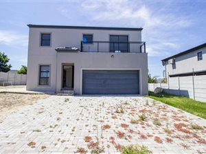 4 Bed House in Protea Heights
