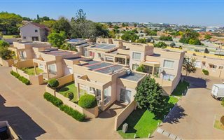 2 Bedroom Simplex in Halfway Gardens