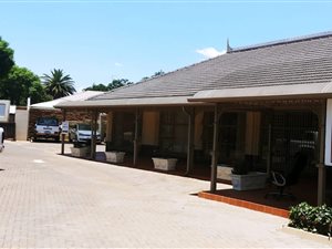 55 m² Commercial space in Glen Marais