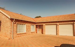 3 Bedroom House in Theresa Park