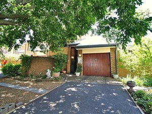 3 Bed Apartment in Somerset West Central