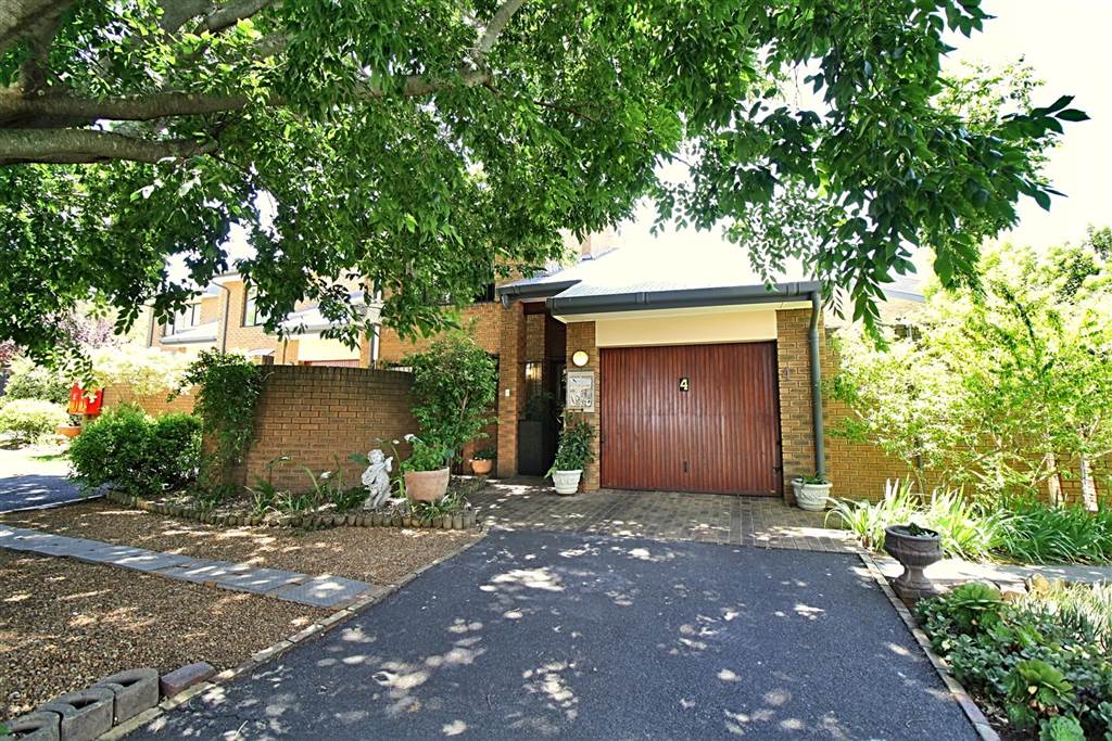 3 Bed Apartment For Sale In Somerset West Central T2131459