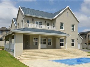 4 Bed House in Waterfall Country Estate