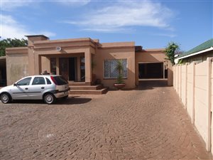 4 Bed House in Horison Park