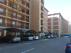 1 Bed Flat in Karen Park
