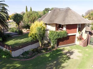 4 Bed House in Lakeside