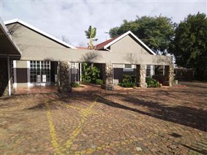 1487 m² Office Space in Aston Manor