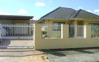 3 Bedroom House in Parow Valley