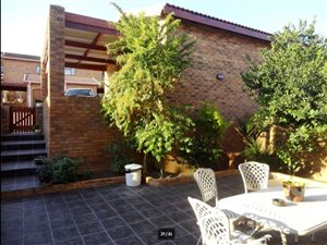 3 Bed Apartment in Somerset West Central
