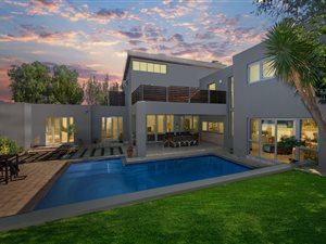 5 Bed House in Fourways Gardens