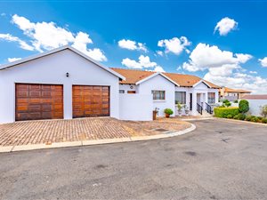 4 Bed House in Monavoni
