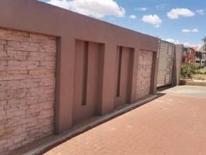 3 Bed House in Westbury