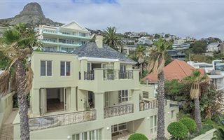 5 Bedroom House in Bantry Bay