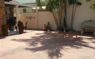 3 Bedroom House in Magalieskruin