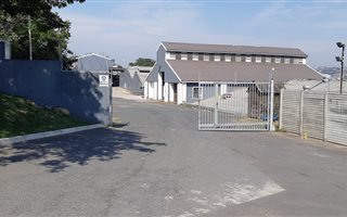 330 m² Industrial space in Bluff