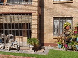 2 Bed Apartment in Brits Central